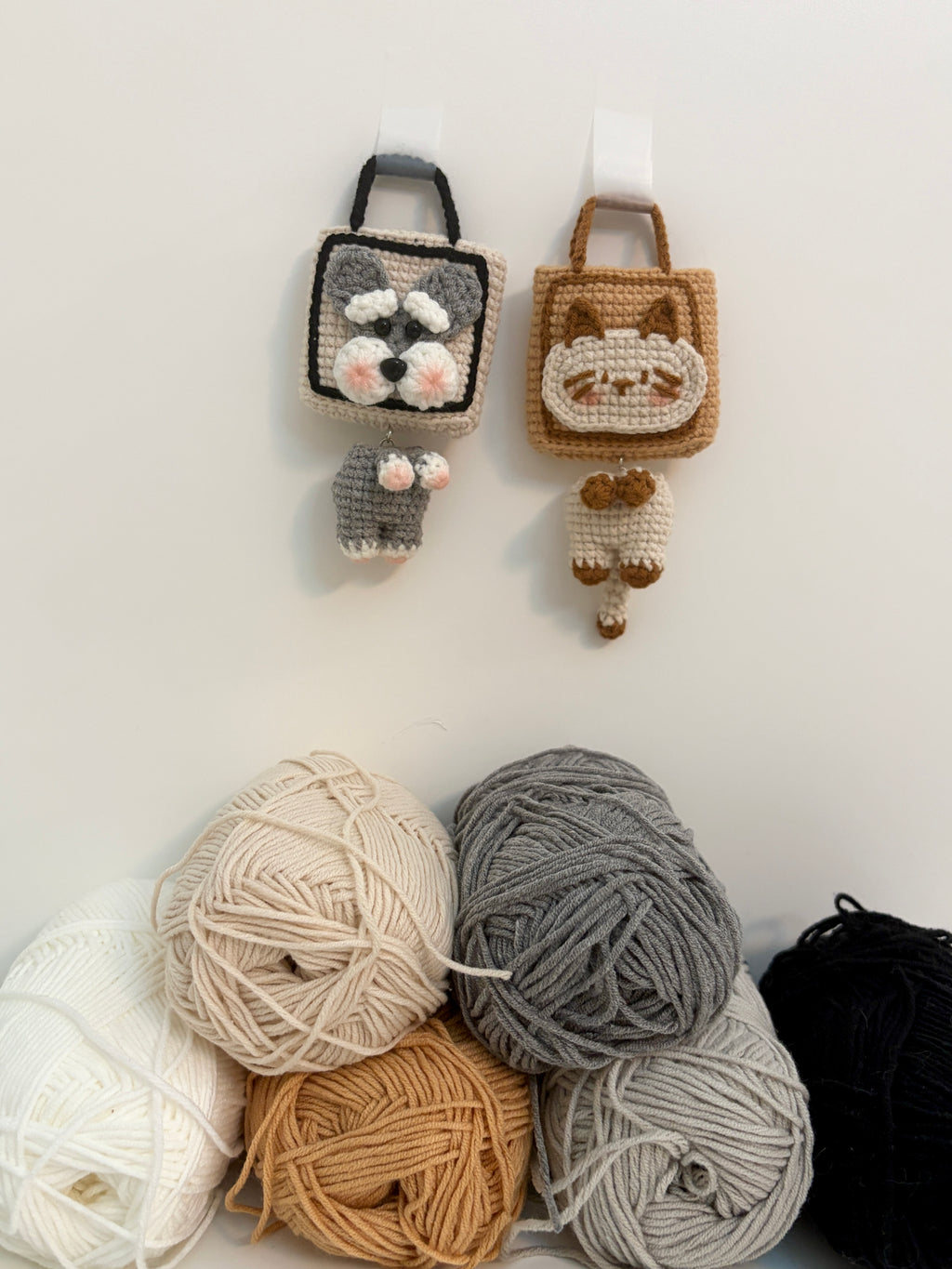Crocheted Earphone Bag/Earbud Case/key case-Schnauzer and Siamese cat