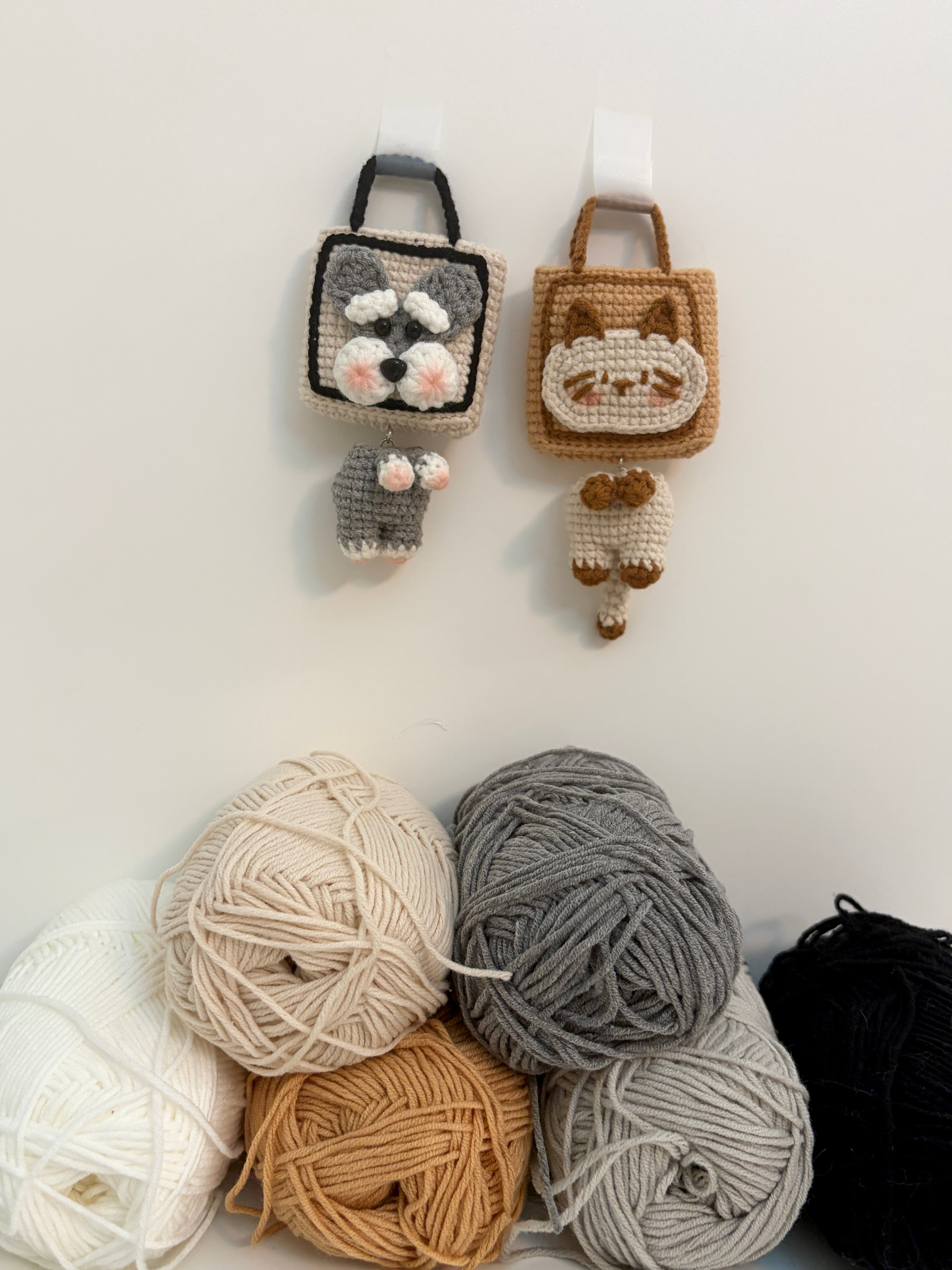 Crocheted Earphone Bag/Earbud Case/key case-Schnauzer and Siamese cat