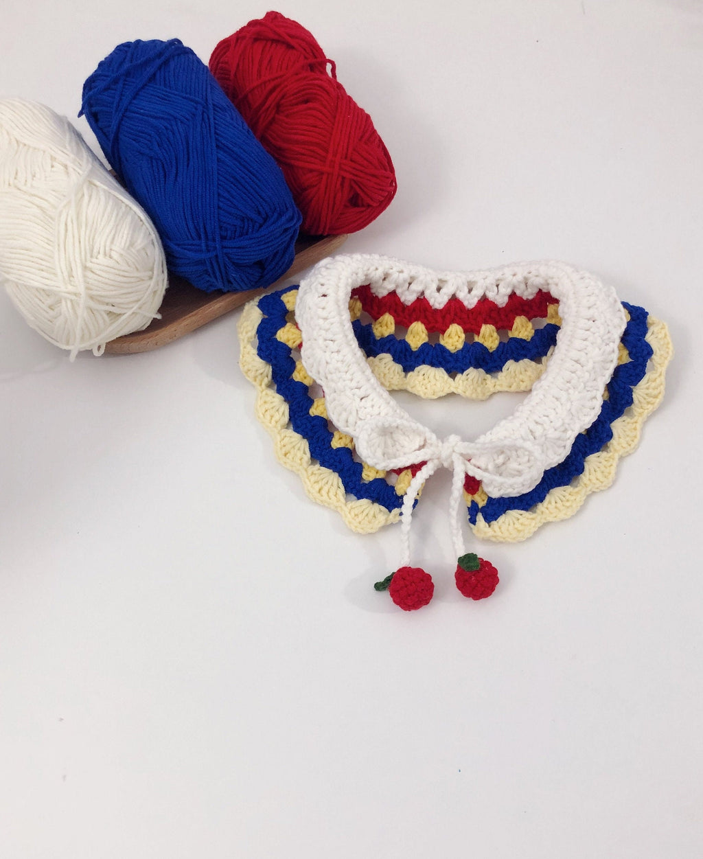 Crochet pet collar - 100% handmade - Snow White