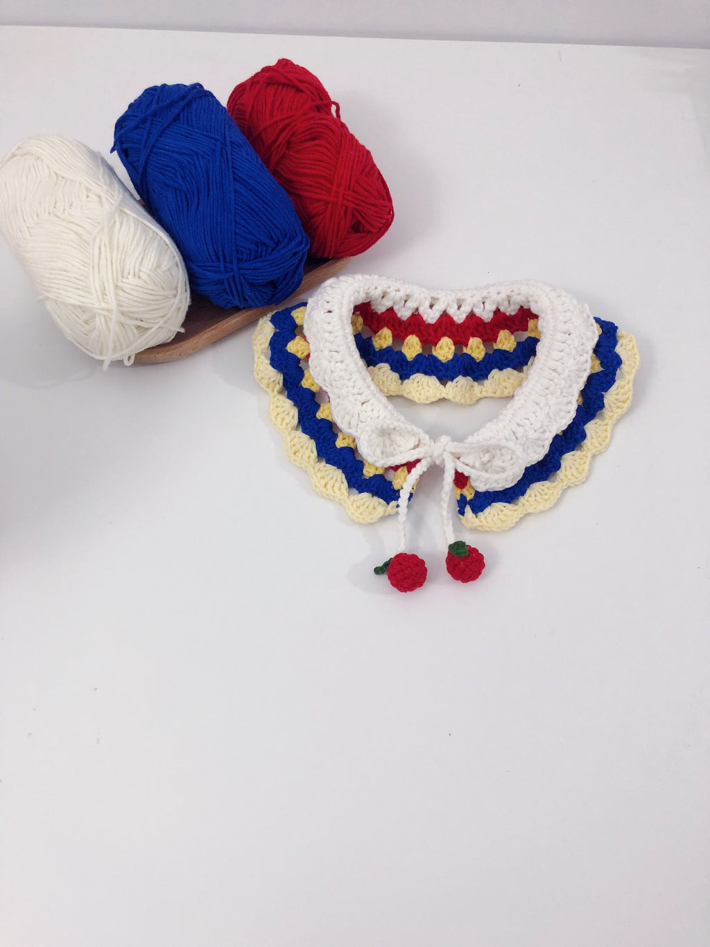 Crochet pet collar - 100% handmade - Snow White