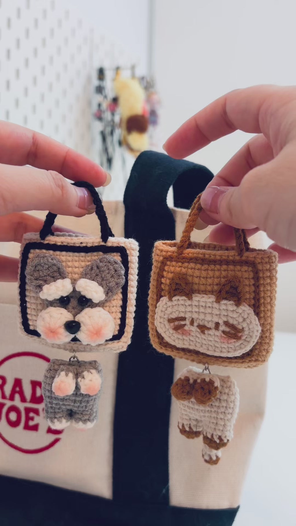 Crocheted Earphone Bag/Earbud Case/key case-Schnauzer and Siamese cat